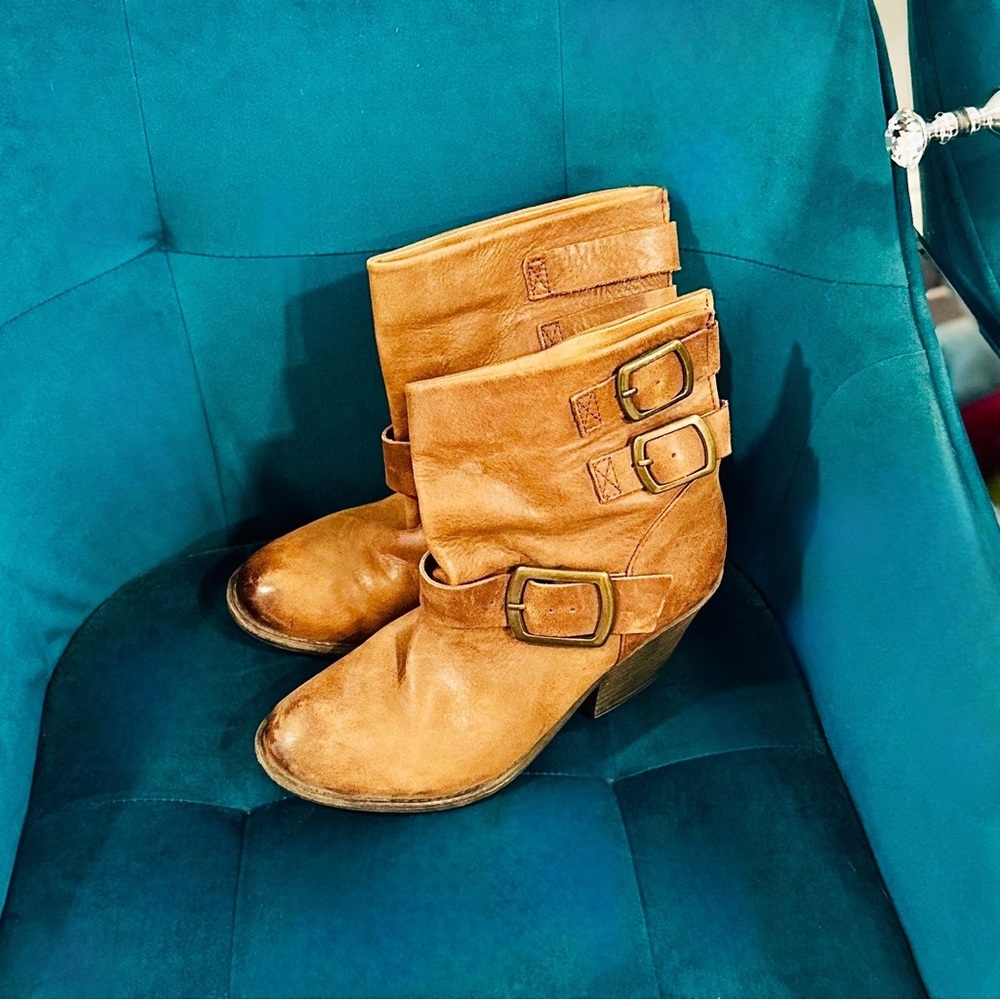 New Lucky Brand Buckle Boots Size 7.5